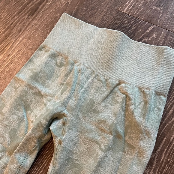 Gymshark Adapt Green Camo Leggings - XS - Picture 2 of 5